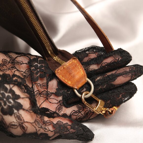 LOUIS VUITTON Pochette Monogram - Picture 6 of 9